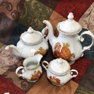 🍂EUC🍂VINTAGE WINTERLING FINE CHINA. Teapot, coffee pot, cream and sugar.